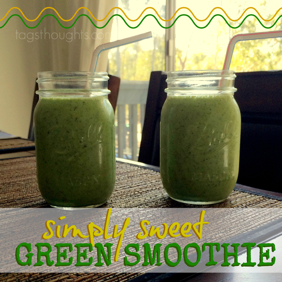 A Simply Sweet Green Smoothie made with Pineapple, Banana & Chia Seeds. And a Smoothie Blending Guide!