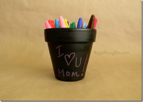 A Chalkboard Terracotta Pot is a simple handmade gift that can share loving messages for a special someone in your life. A versatile gift for loved ones. TrishSutton.com