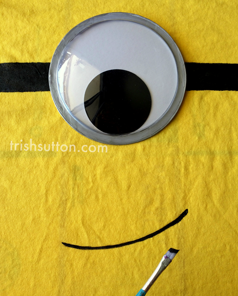 Minions are EVERYWHERE. People seem to be crazy about the little creatures. Follow along to create your own DIY ‘Googly Eye’ Minion T-shirt. TrishSutton.com