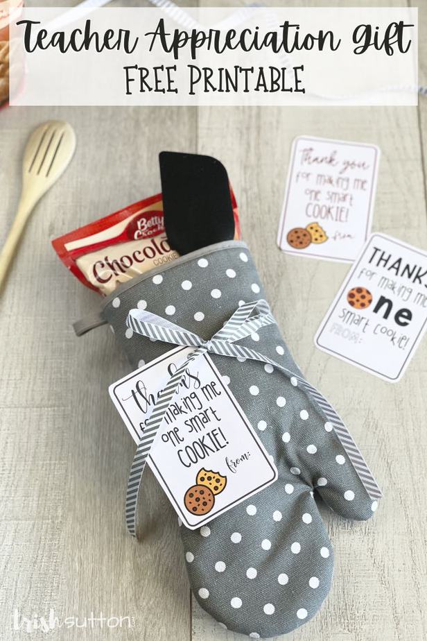 Thank a teacher with this sweet and thoughtful Free Printable Teacher Appreciation One Smart Cookie Gift. 